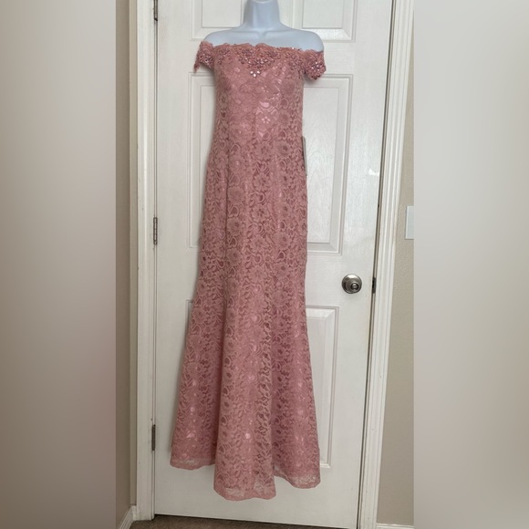 Beautiful dusty rose formal dress size 6 - Picture 4 of 7